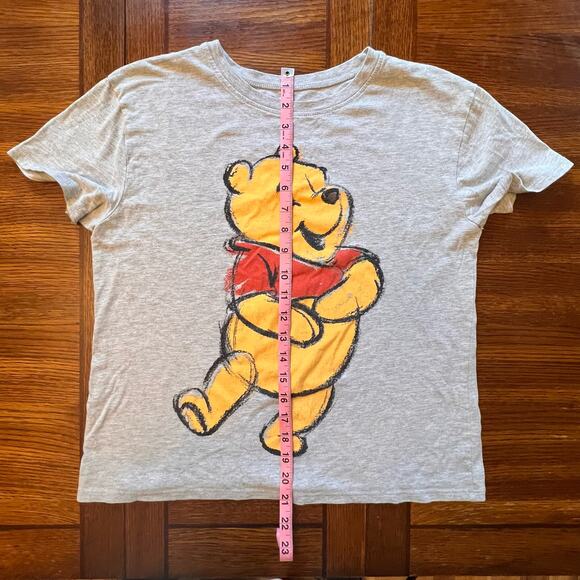 Disney Winnie The Pooh Smiling Pooh Heather Gray  Graphic Shirt Size Medium - Picture 4 of 6